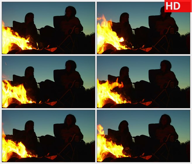 ZY1612黄昏两个女人坐在篝火旁高清实拍视频素材
